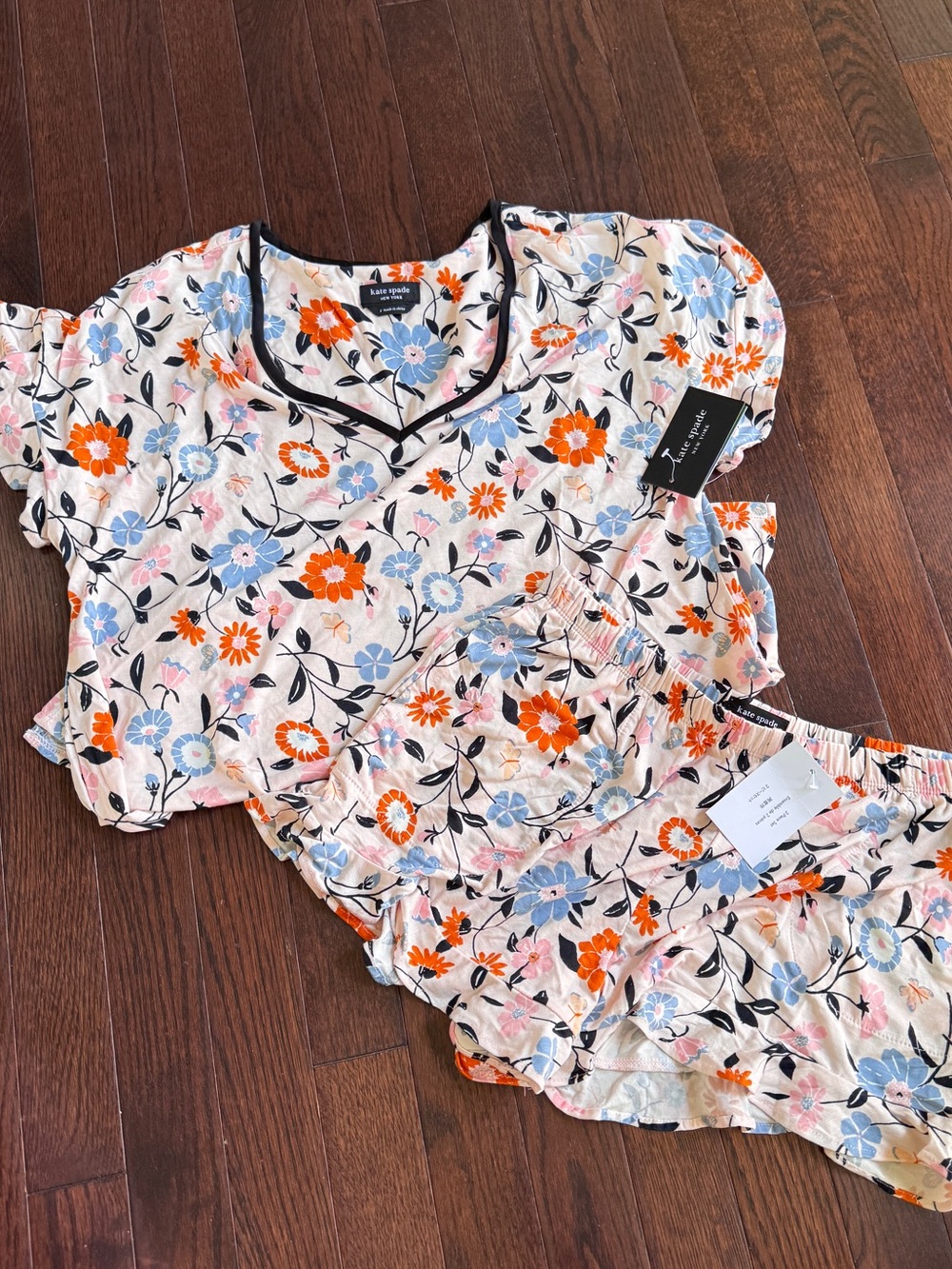 🌺 kate spade Pale Pink Floral Short Pajama Set with Orange & Blue Blossoms - S